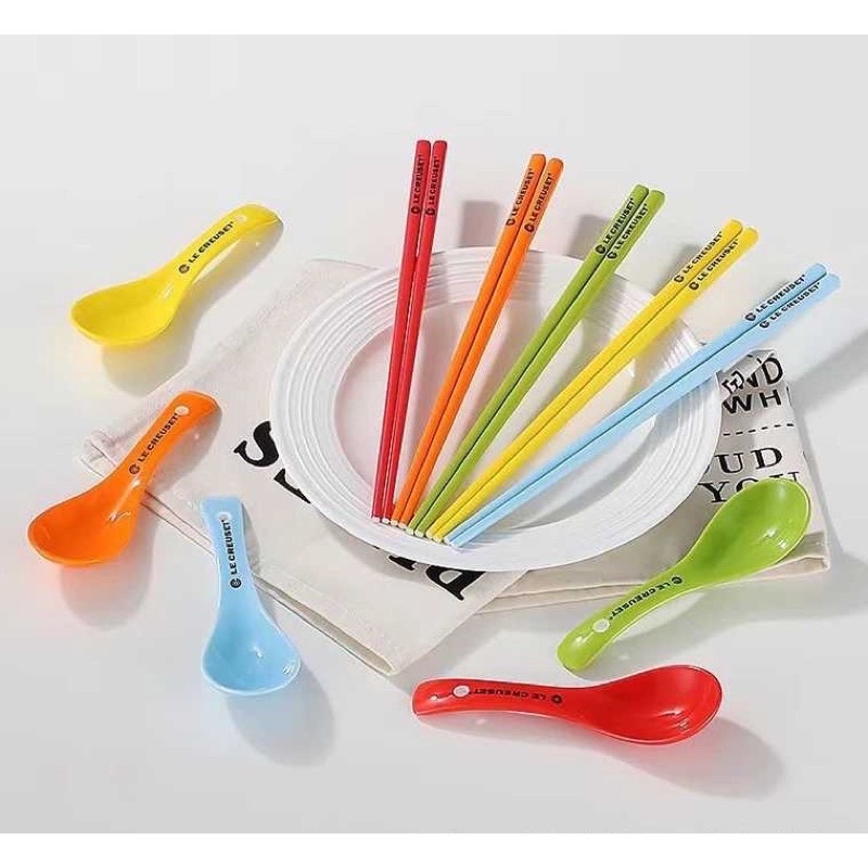 Đũa thìa gốm sư Lecreuset TQ màu xanh cổ vịt , ghi,hồng