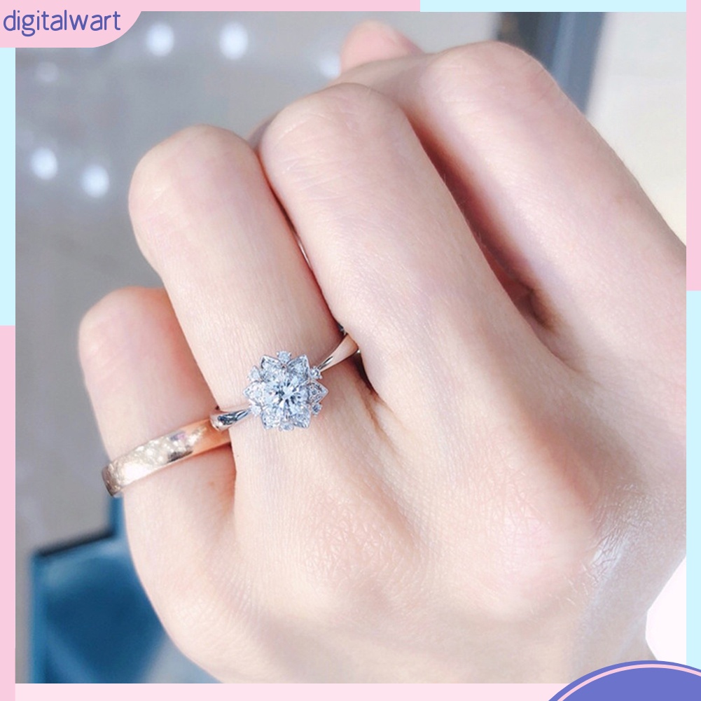 Nhẫn đính hôn cô dâu hình hoa đính đá sang trọng