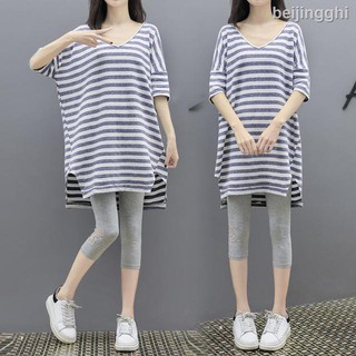 Set áo thun tay ngắn cổ chữ V form rộng họa tiết kẻ sọc và quần Short thời trang cho mẹ bầu