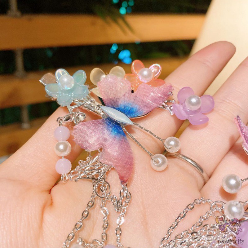 Kẹp tóc phối tua rua phong cách cổ điển cho bé gái