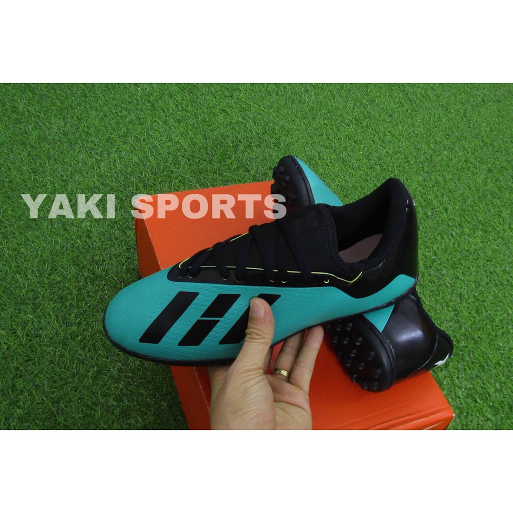 GIÀY ĐÁ BÓNG X18 SÂN CỎ NHÂN TẠO - ĐẾ CAO SU- KHÂU ĐÊ TOÀN BỘ- TẶNG KÈM TẤT
