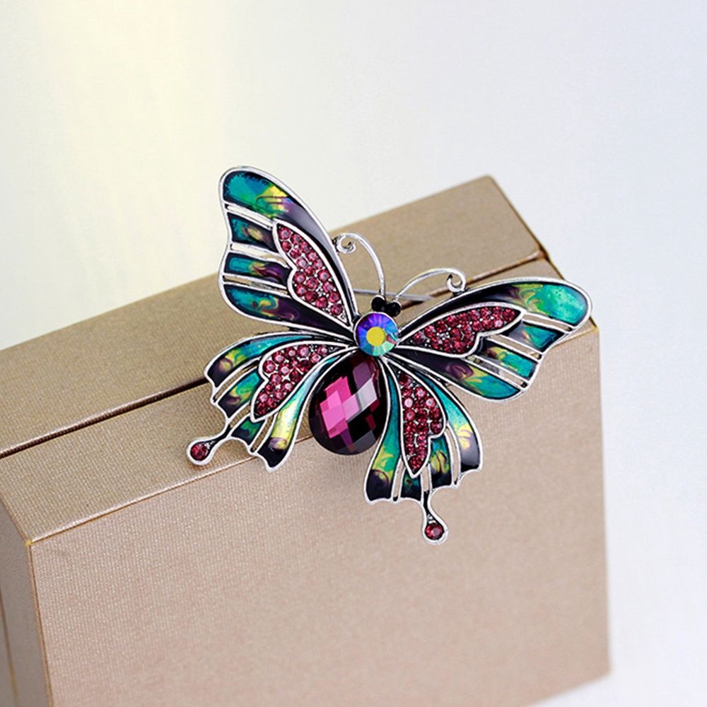 Huy hiệu cài áo hình bươm bướm