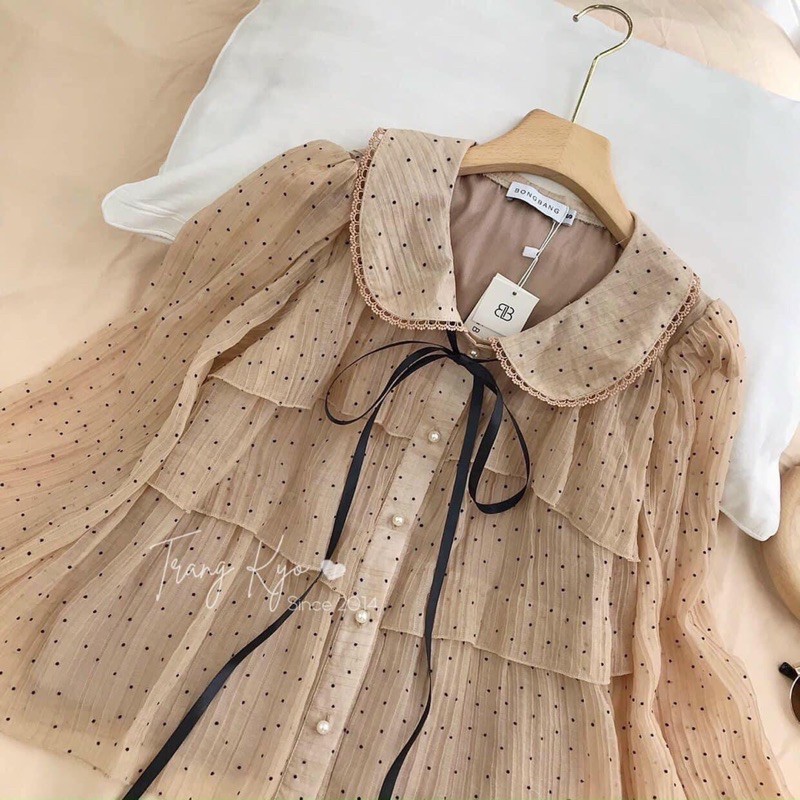 Áo bèo tầng chấm bi cổ sen (135k) | BigBuy360 - bigbuy360.vn