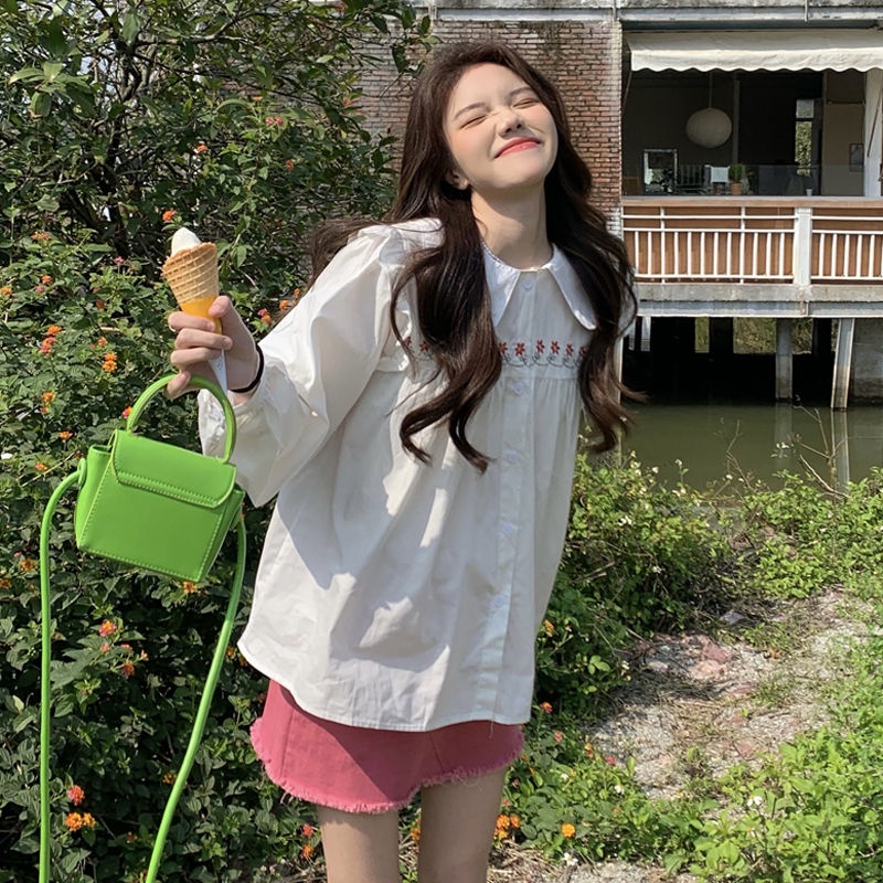 Áo Sơ Mi Trắng Tay Dài Cổ Búp Bê Thêu Họa Tiết Tai Bèo Phong Cách Hàn Quốc Mẫu Mới Thời Trang Cho Nữ