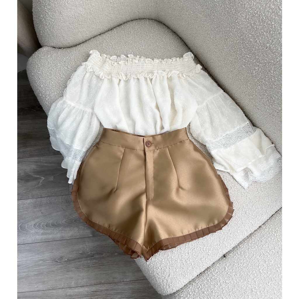 Quần short viền bèo