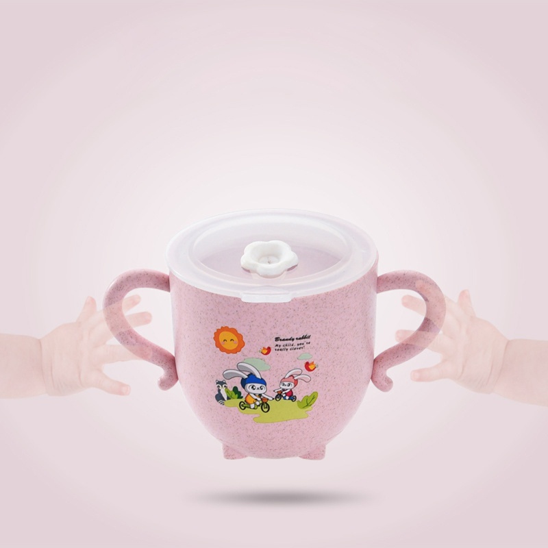 Cốc nước có tay cầm và nắp đậy họa tiết hoạt hình dành cho bé