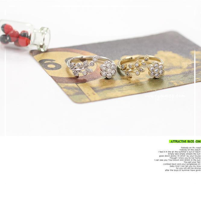 Nhẫn Đeo Tay Bằng Kim Loại Hình Hoa Xinh Xắn Cho Nữ