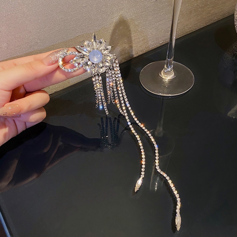 Bông Tai Cỡ Lớn Dáng Dài Đính Đá Phối Tua Rua Thời Trang Cao Cấp Cho Nữ