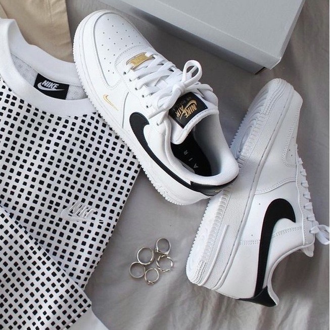 Giày thể thao AF1 trắng móc đen logo thêu vàng , Giày sneaker air force 1 low 07 Essential White Black Gold 2022