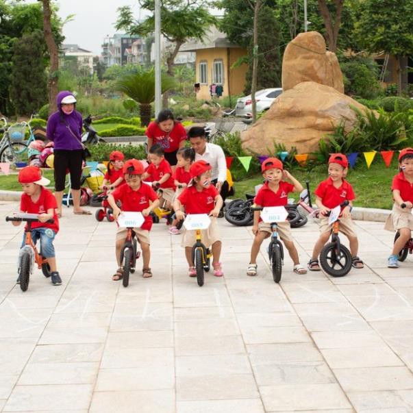 Xe thăng bằng em bé vàng cho bé 18 tháng đến 6 tuổi