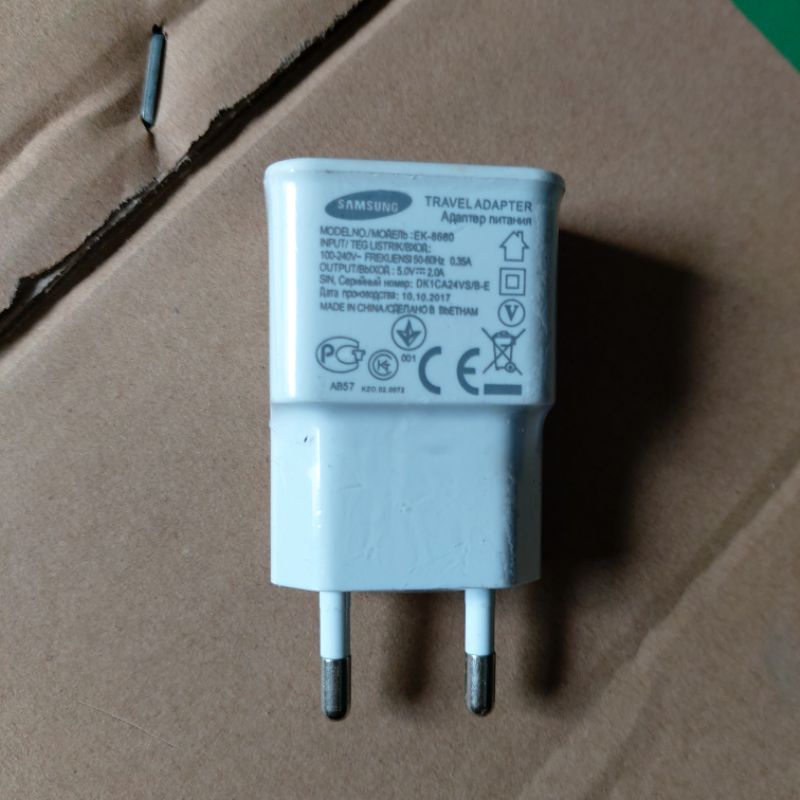Cốc sạc 5V 1A nhỏ gọn nhẹ màu trắng tinh