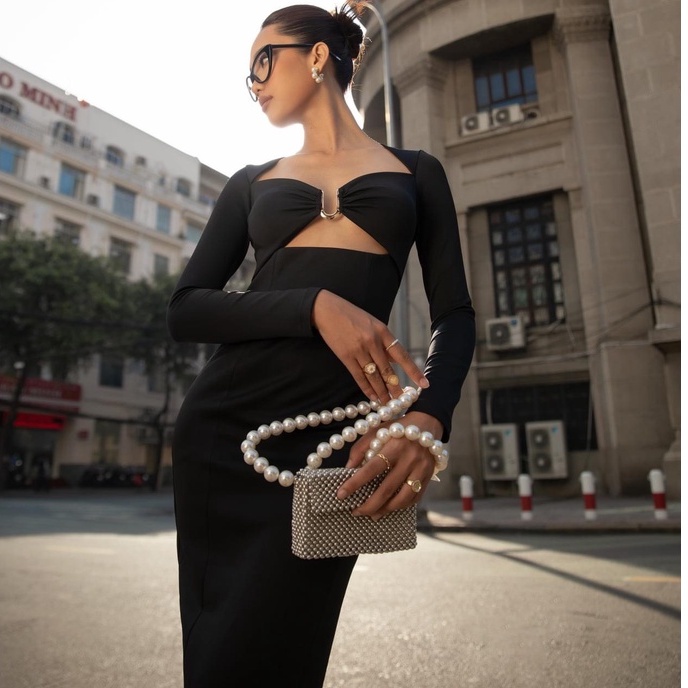 Đầm đi dự tiệc cưới thiết kế ôm body, hở ngực, tay dài sexy - Lux