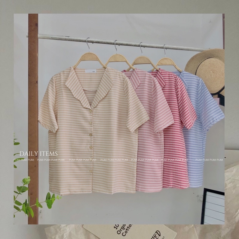 Áo sơ mi nữ caro cổ V bèo hàng nút gỗ màu xanh, hồng, vàng và đỏ freesize Pumi