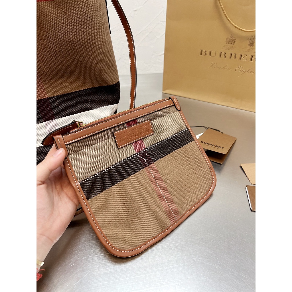 Túi Đeo Chéo Burberry Thời Trang Sang Trọng Cho Nam Nữ