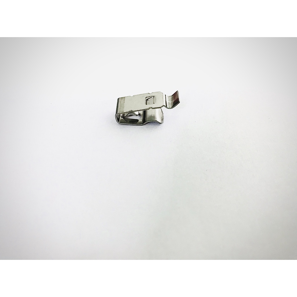 Kẹp dàn áo, chốt cài bửng, phe cài cánh bửng cho xe Exciter 150