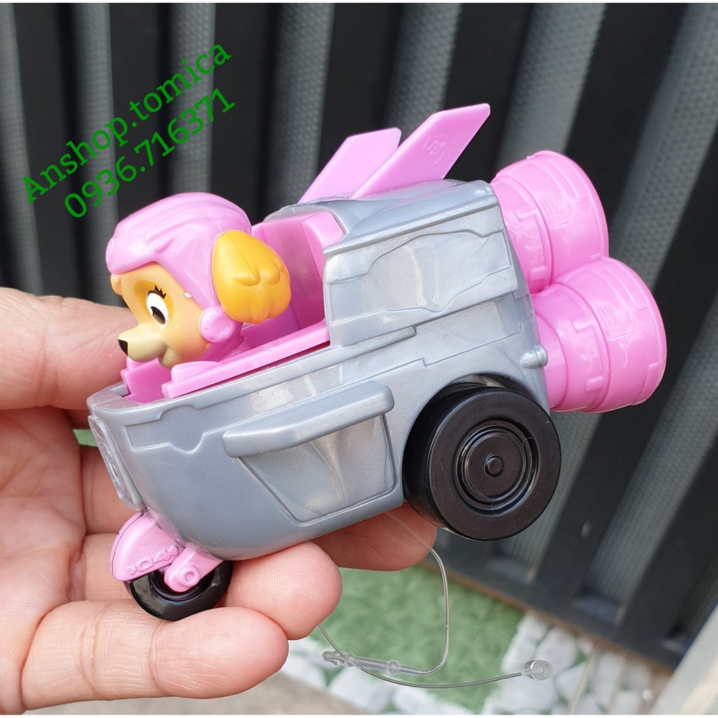 Xe mô hình chú chó Skye trong phim hoạt hình "Đội Chó Cứu Hộ"