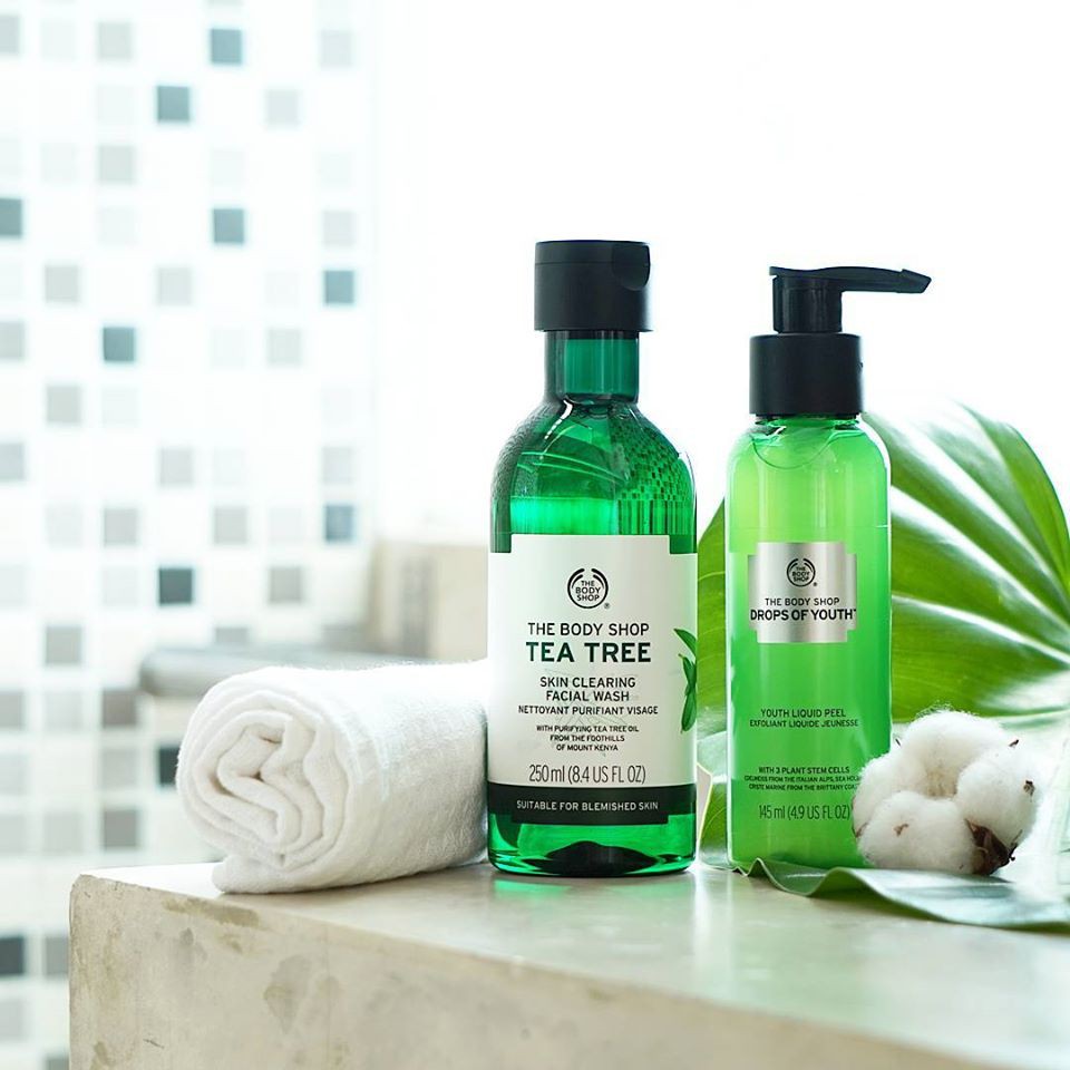 Sữa Rửa Mặt The Body Shop Tea Tree Skin Clearing Facial Wash 250ML