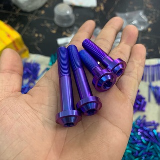 Ốc treo bô và gắp của Vario