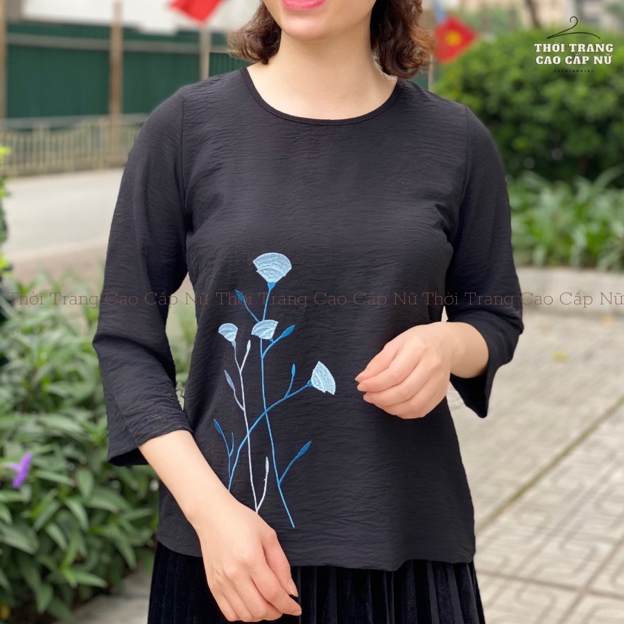 Áo Trung Niên Nữ Sang Trọng Cho Mẹ Thêu Hoa Vải Đũi Mềm Mát Thâm Hút Mồ Hôi TN19 - MT.shop
