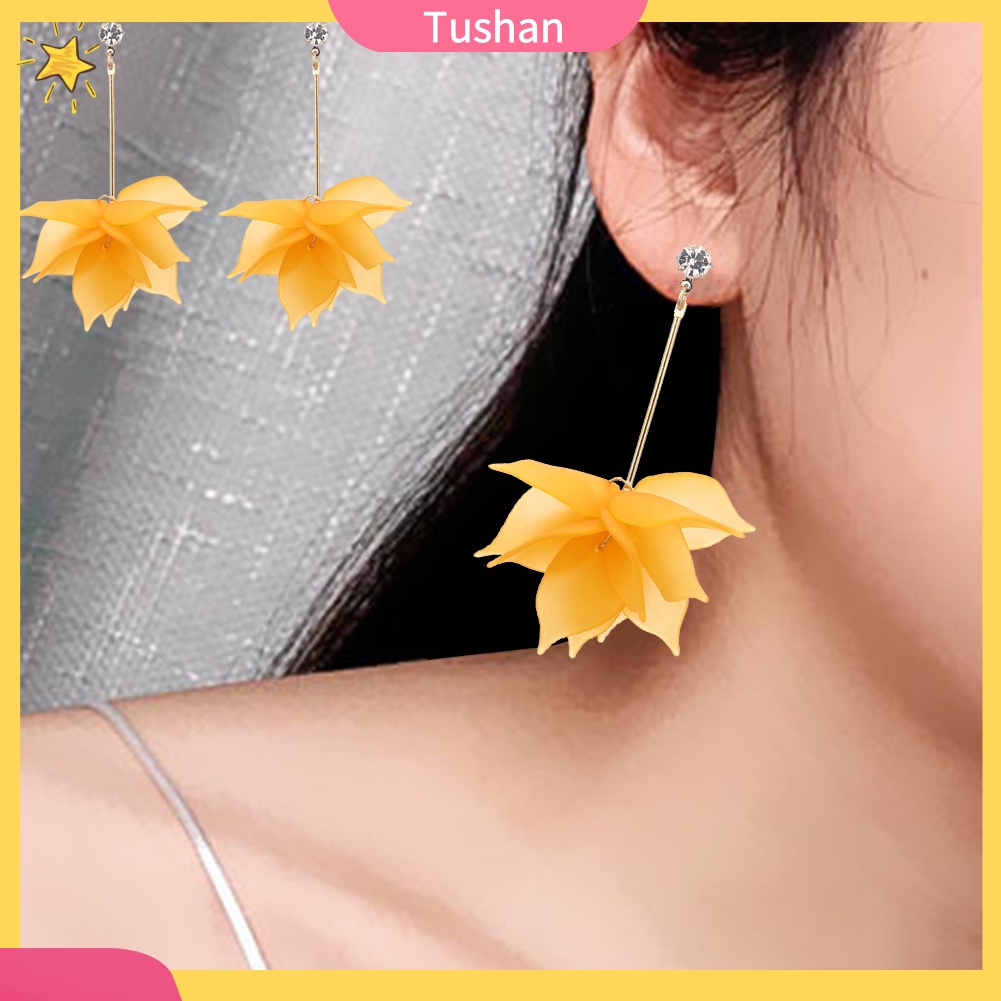 Khuyên tai dáng dài hình cánh hoa bằng nhựa thời trang nữ