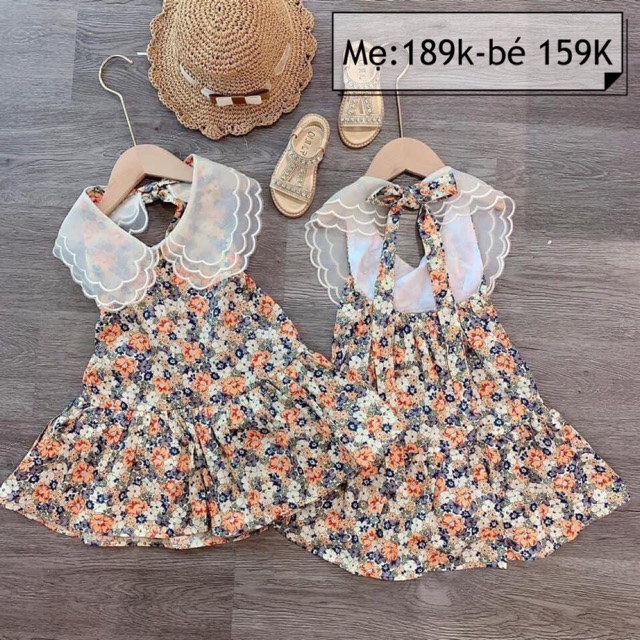 Mẹ và bé Váy hoa nhí cổ voan
