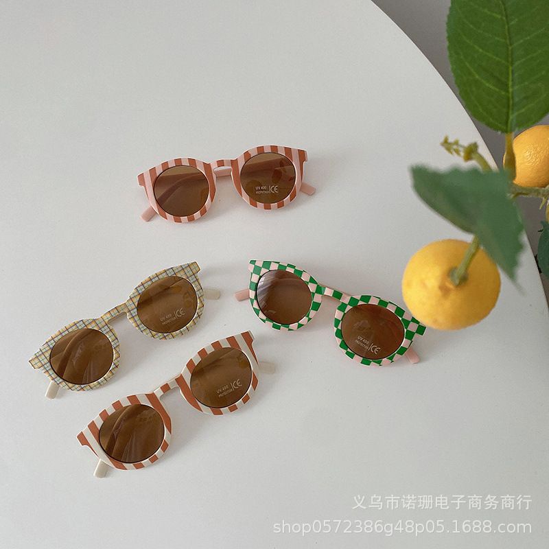 KM4- Kính mắt họa tiết kẻ cho bé