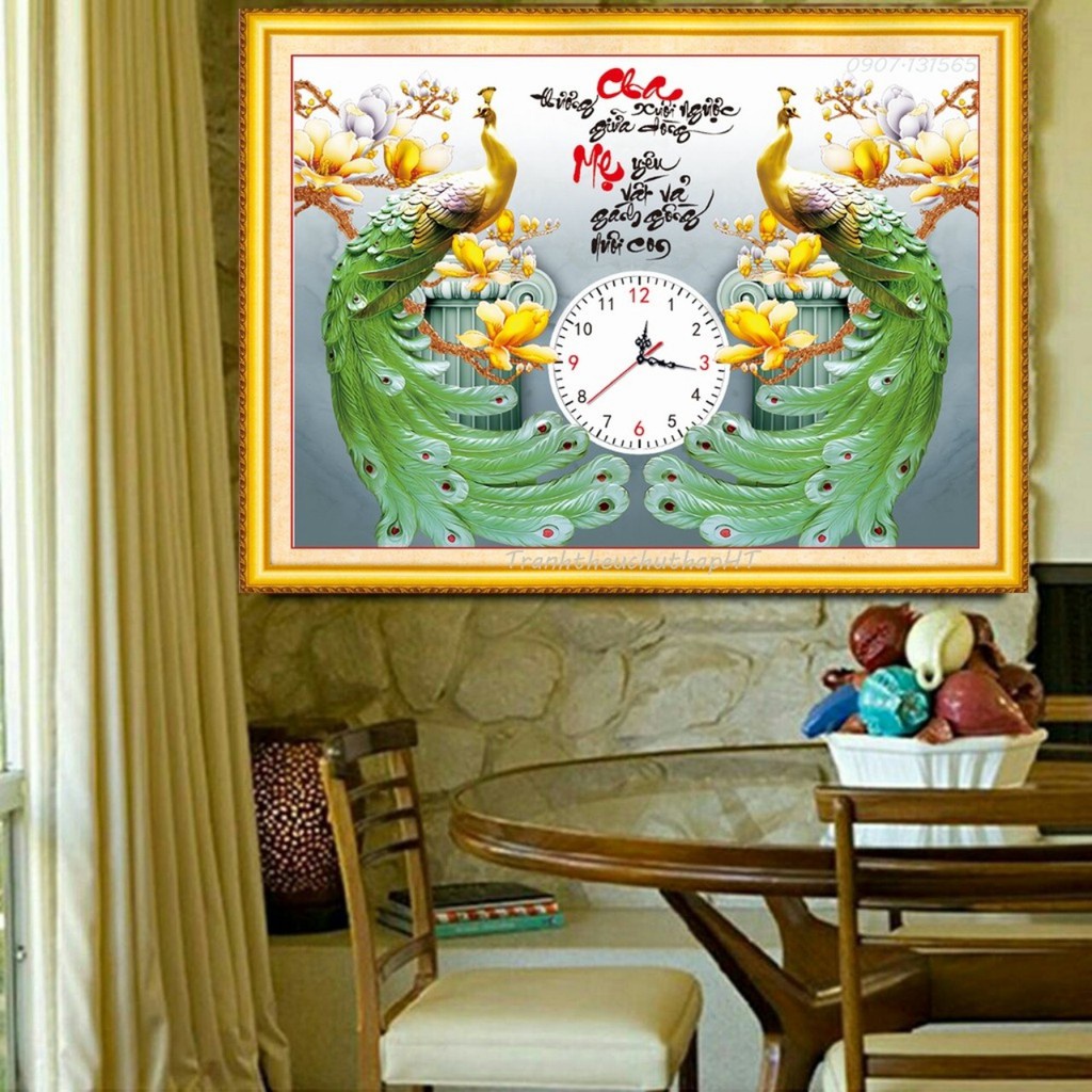 Tranh thêu đồng hồ chim công KT:57x44cm,tranh chưa thêu.Tặng kéo và xỏ chỉ.