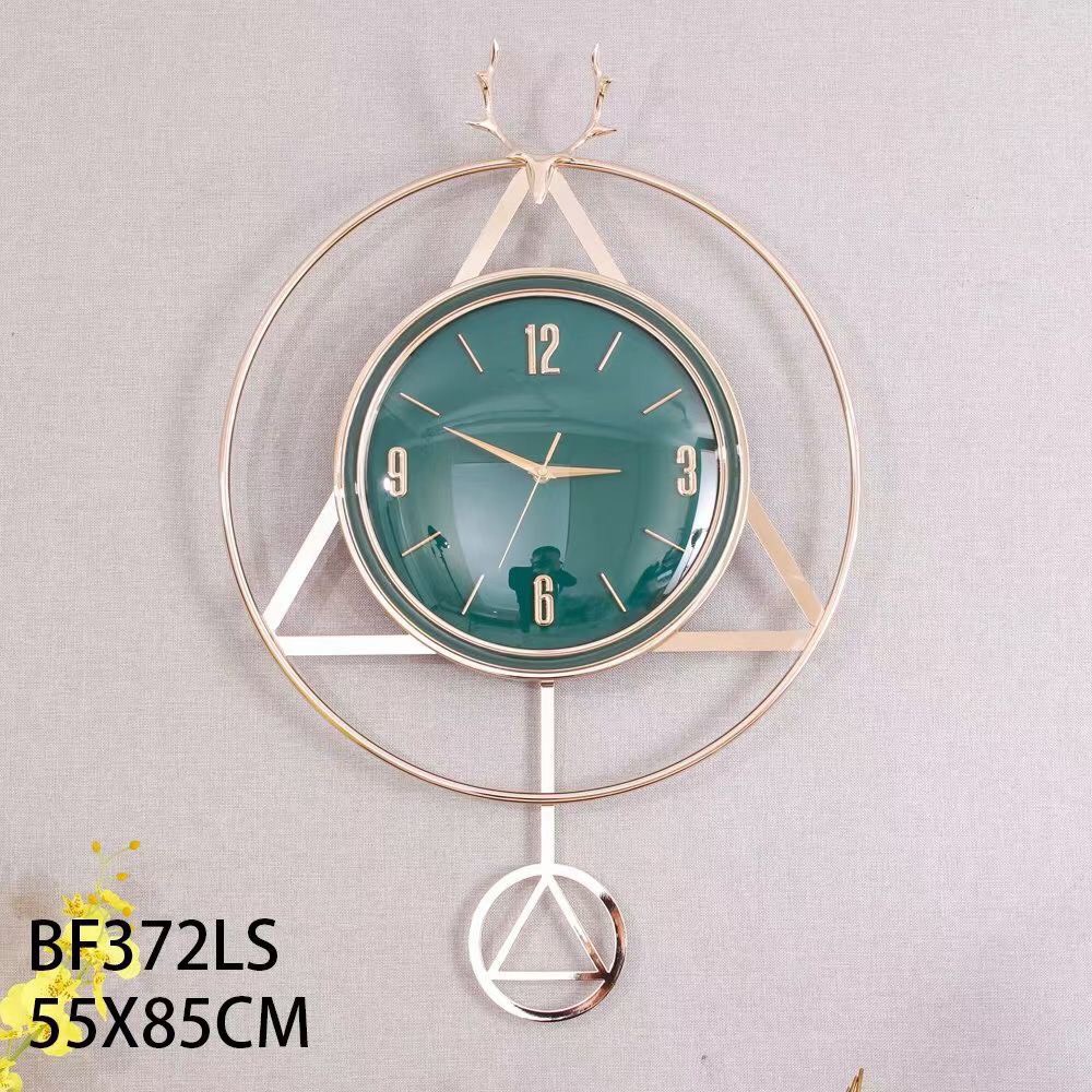 Đồng Hồ Treo Tường Decor Trang Trí Hình Tam Giác Chất Liệu Inox Mạ Titan Công Nghệ PVD Cao Cấp KD372