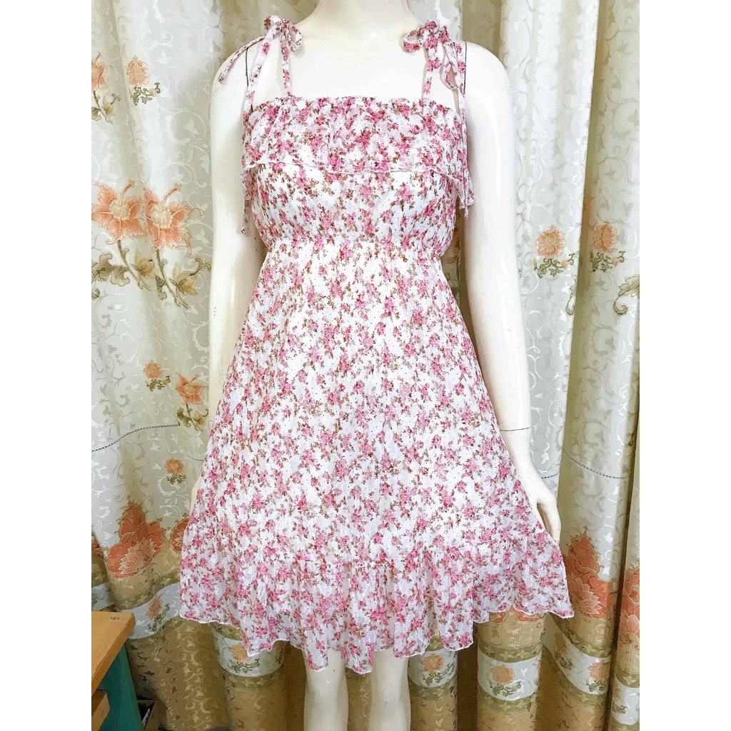 Đầm dây ren hoa hồng bánh bèo