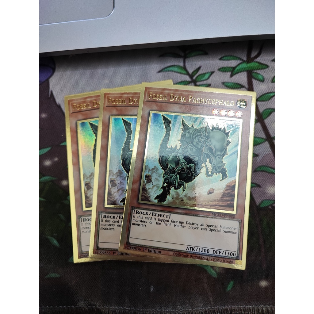 1 lá thẻ bài Fossil Dyna Pachycephalo - MGED-EN008 - Premium Gold Rare 1st Edition