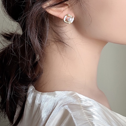 Khuyên tai phong cách retro