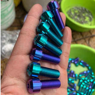 Ốc GR5 Titanium 10 ly 2,5 phân đầu trụ (M10*25) bắt chân kiếng Rizoma