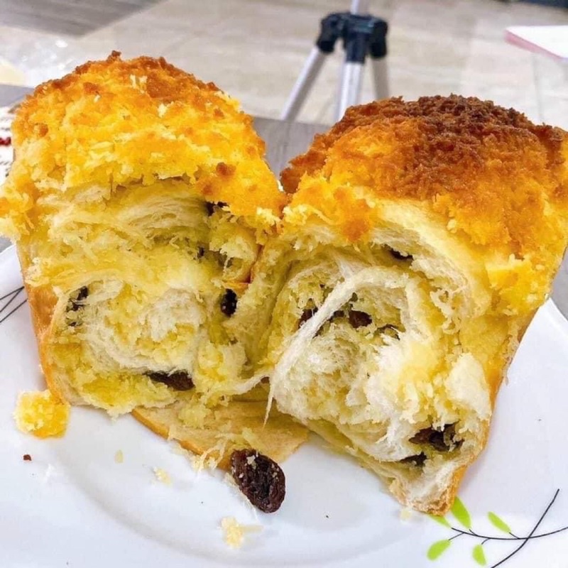 BÁNH MÌ HOA CÚC - NHO DỪA - PHÔ MAI SỮA - -SANDWICH -BÔNG LAN TRỨNG MUỐI -GÀ CAY TRỨNG MUỐI -HOA CÚC CHÀ BÔNG