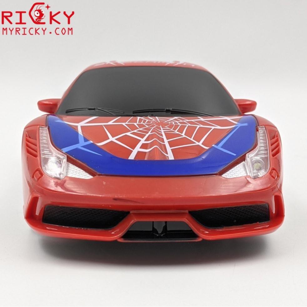Siêu xe Ferrari điều khiểnn phiên bản người nhện