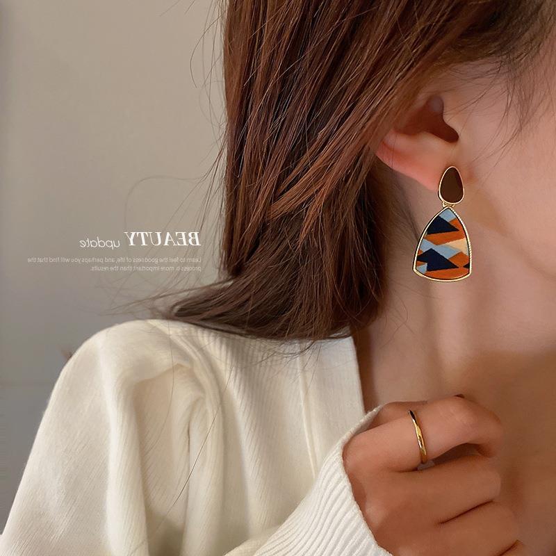 Khuyên Tai Hình Tam Giác Phối Màu Tương Phản Phong Cách Retro Thời Trang Hàn Quốc