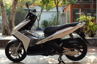 Gọng đèn xe AB 2013 1 CẶP đời ko tem
