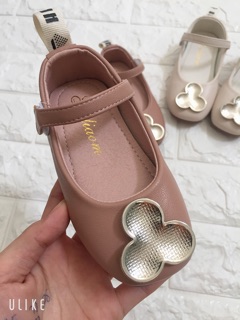 Búp bê siêu mềm êm chân bé gái