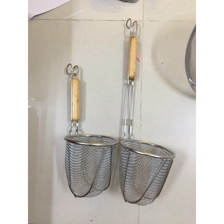 Vợt Trụng Hủ Tiếu Sâu Lòng Cán Gỗ Đáy  LOẠI DÀY