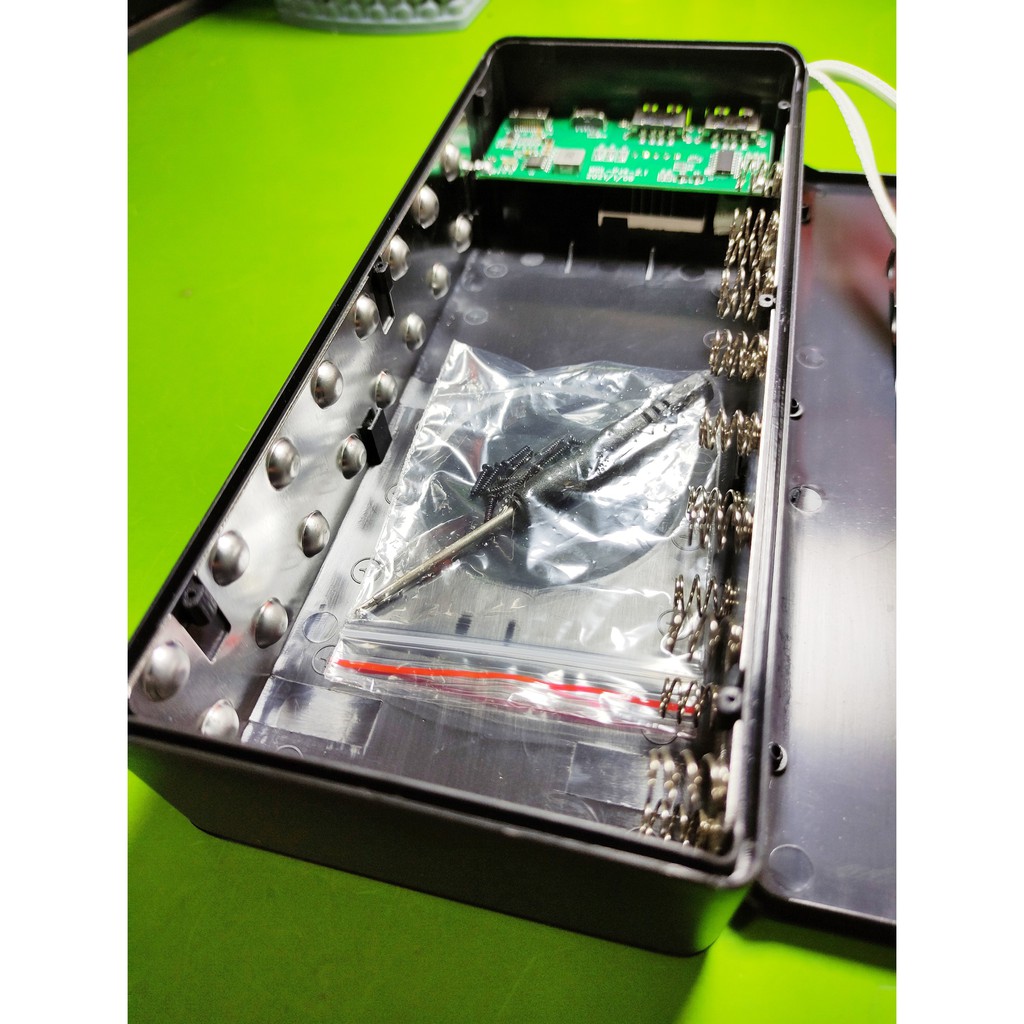 Box sạc dự phòng không pin 16 cell 18650 có lò xo cao cấp màu đen