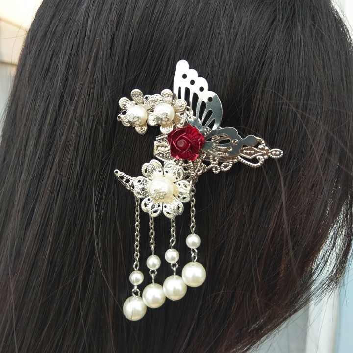 Kẹp tóc cổ trang họa tiết hoa bướm kèm tua rua chuỗi hạt