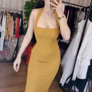 Đầm body cúp ngực cổ yếm