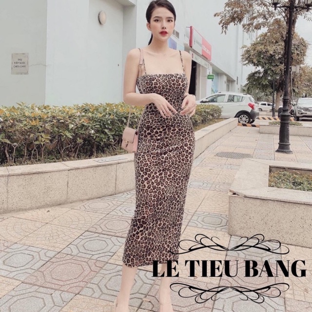 Váy body 2 dây hoạ tiết báo sang chảnh