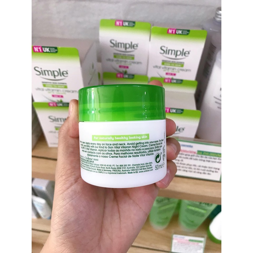 Kem dưỡng da ban ngày Simple Kind To Skin Vital Vitamin Day Cream SPF 15 UVA/UVB