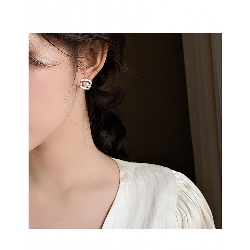 Khuyên tai đính ngọc trai đơn giản phong cách retro Hàn Quốc