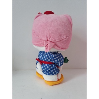 Gấu bông Hello Kitty cầm củ cải