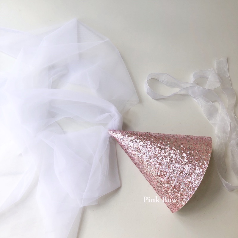 Nón vải kim tuyến có quai đeo kèm miếng rũ voan