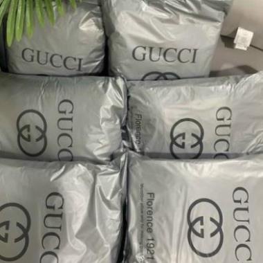 Bộ 2 Gối thương hiệu Gucci lông vũ , gối gucci lông vũ nhân tạo êm mềm căng phổng kích thước 48x74cm