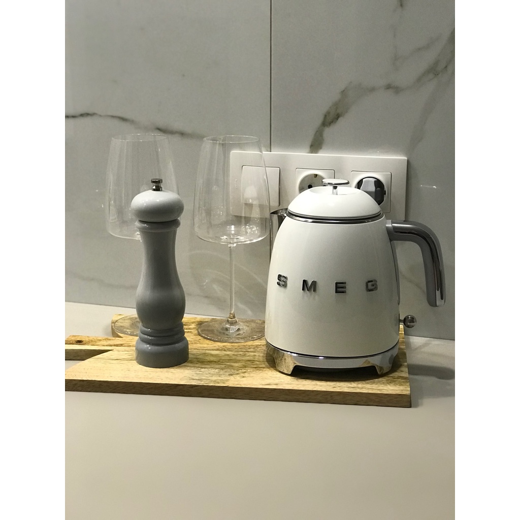 Ấm siêu tốc SMEG KLF05 dung tích 0.8L xuất xứ Italy