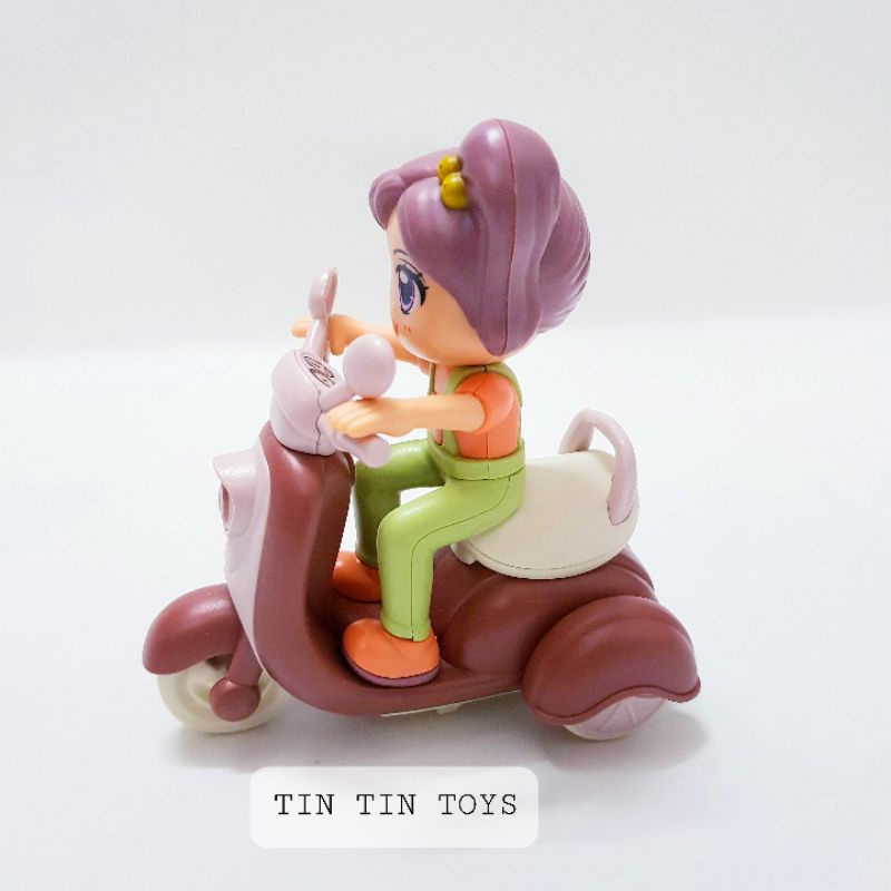 Đồ chơi cô bé chạy xe máy siêu dễ thương