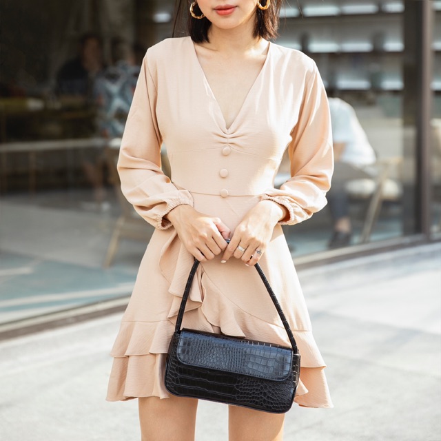 Đầm tay cổ V bèo